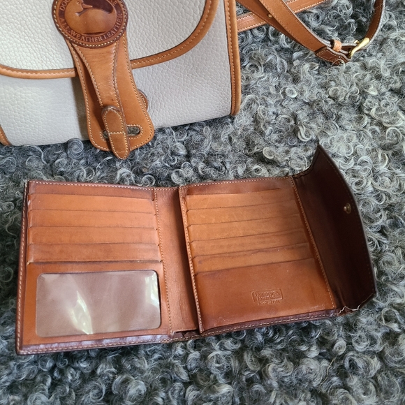 SWAPPED Dooney & Bourke White Leather Shoulder Bag + Wallet - Picture 13 of 16